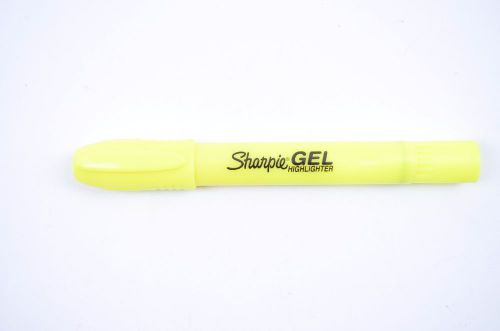 Sharpie Accent Gel Highlighter - Fluorescent Yellow Ink  (SAN1780478)   A001575V