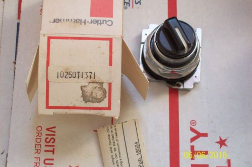 *NEW* CUTLER HAMMER 2 POSITION SELECTOR SWITCH SPRING RETURN 10250T1371