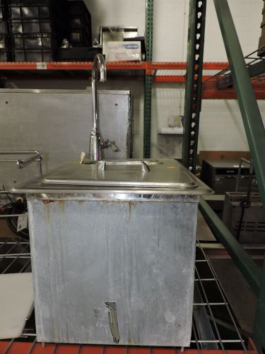 Water Station W/ Ice Bin