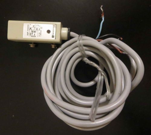 Used TELEMECANIQUE XUP-H02313 Photoreflective Proximity Sensor  with 6 ft cable