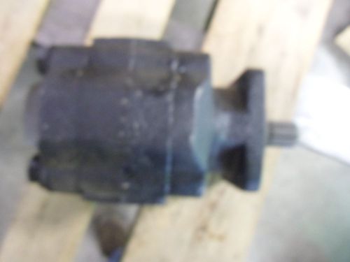 PARKER HYDRAULIC MOTOR #68213J TYPE:313-3710-302 14 SPLINE SHAFT REPAIRED