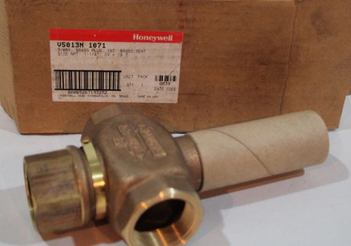 3 way brass plug honeywell brass seat v5013n 1071 1-1/4&#034; valve for sale