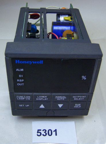 (5301) Honeywell Temperature Controller DC330B-KE-000-20-OAOOOO-OO-O Digital