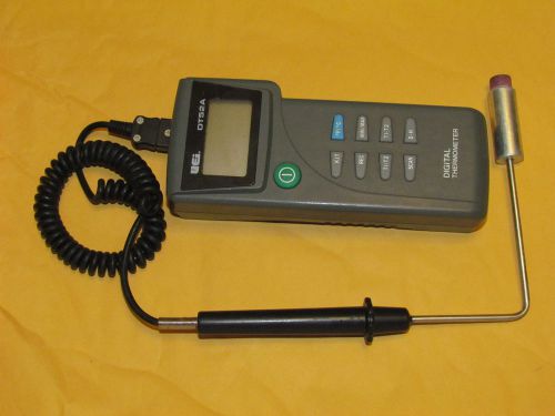 UEI DT52A DIGITAL THERMOMETER WITH PROBE In Good Working Condition