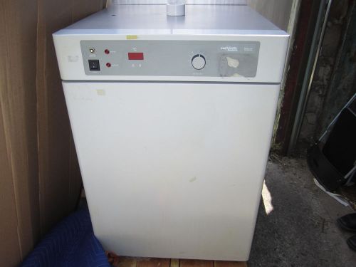 Vwr incubator  1545   **special**$199  she is lovely.... for sale