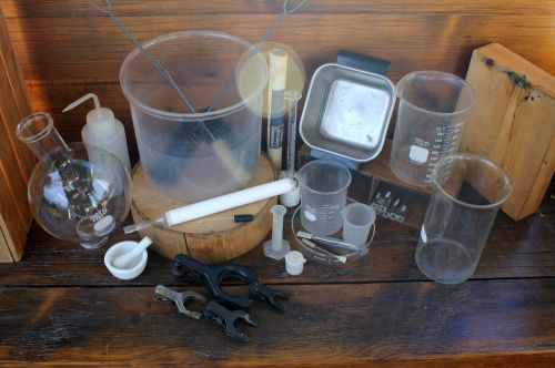 AWESOME 29 PIECE LOT OF VINTAGE MISC LABORATORY ITEMS-PYREX-BRUSHES-CLAMPS--