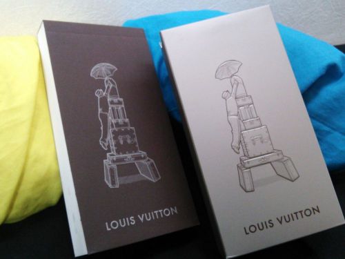 RARE 100% Auth LOUIS VUITTON VIP Eiffel Tower Flip Book Animation Accessory NEW