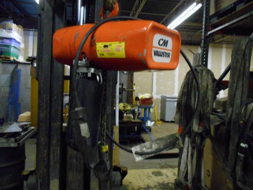 USED CM VALUSTAR CHAIN LIFT 1 TON 1.75/3.5 AMPS