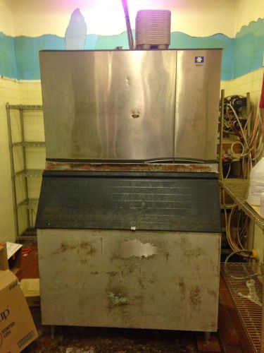 Manitowoc 1800lb ice machine head + 2000lbs bin for sale