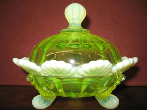 Vaseline Opalescent glass klondyke pattern Covered Candy dish butter uranium art