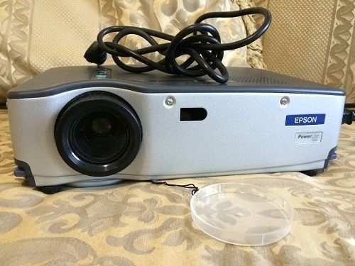 Epson EMP 50 SVGA (800 x 600) LCD projector - 1000 lumens Made in Japan