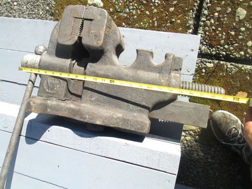 GIANT 155LB  VISE 6&#039;&#039; WIDE JAWS, PIPE GROOVES FOR BENDING WOW !!
