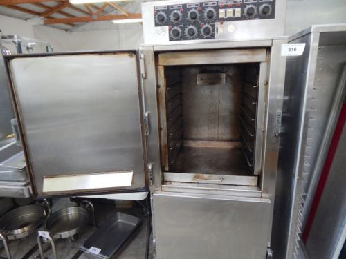 Nu-Vu ES-6/SC-7 Smoker/oven with Humidity and Slow-Cook’n Hold combo