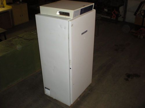 Precision 815 low temperature incubator for repair - heats well - does not cool for sale