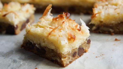 Chocolate chip macaroon bars recipe