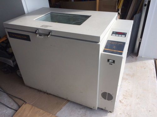 New brunswick scientific c25 incubator shaker with platform and clamps -warranty for sale