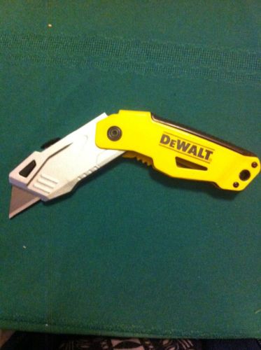 NEW DEWALT DWHT10046 RETRACTABLE UTILITY KNIFE BOX CUTTER