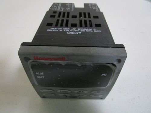 HONEYWELL TEMPERATURE CONTROLLER DC2500-E0-0L00-100-10000-E0-0 *NEW OUT OF BOX *