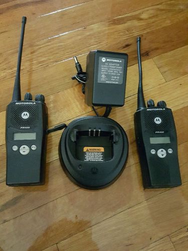 2 Motorola PR400 UHF 32 ch two way radio 1 charger aah65sdf9aa3an