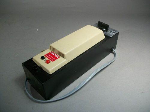 µ.P.E Equipment 9103 Ultra-Violet Light Box