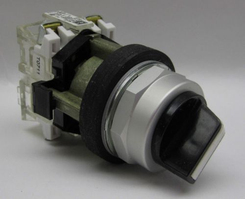 Eaton cutler hammer ht8juh1daa5 ht800 10a 600v 3 position lever selector switch for sale