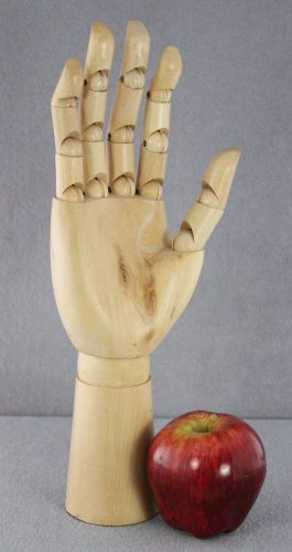 PREVIOUSLY OWNED ARTICULATED WOODEN HAND 12 INCHES ARTIST MODEL - DISPLAY PROP