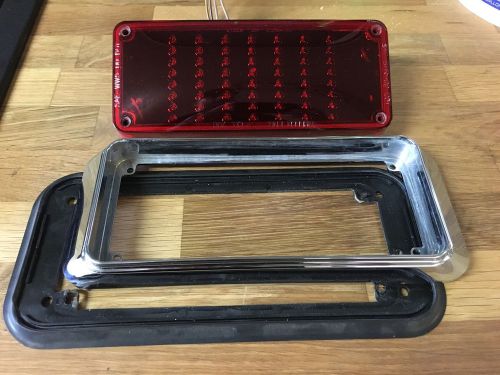 Whelen SmartLED 700 Series Brake, Tail, Turn LED 70R00BRR W/ Bezel &amp; Gasket