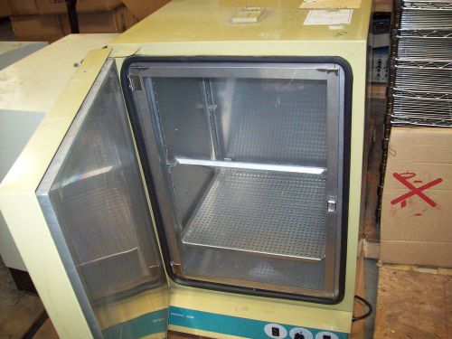 Napco 320-6 1000 Series Incubator.. Ambient to 100 C   Works great !!!   $225