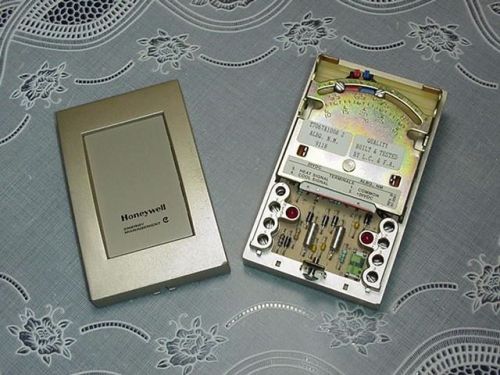 Honeywell energy management t7067a1008 space stat use with w973 (55-85f) for sale