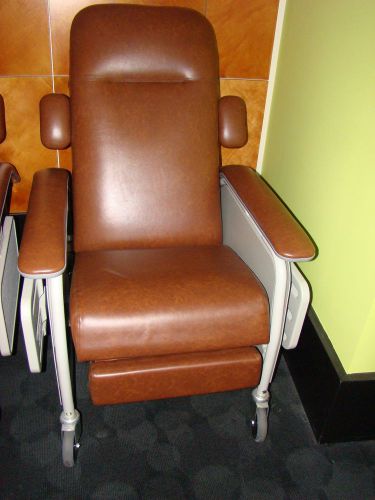 Clinical Care Recliner LUMEX 577RG406