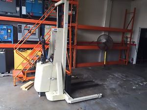 CROWN Stacker Lift Truck Forklift 24 Volts  42&#034; Forks &amp; charger