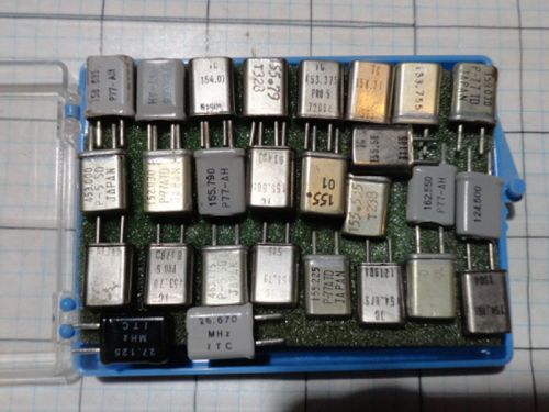 vintage collection scanner crystals radio crystal oscillator chips set : LOT 25x