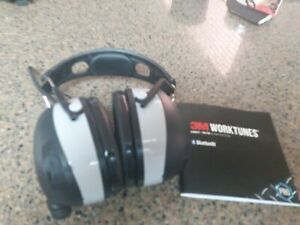 3M WorkTunes Wireless Hearing Protector Bluetooth and AM/FM Digital Tuner Used