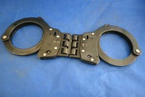 Smith &amp; Wesson Model 300-1 Handcuffs - Black