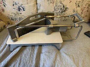 Vollrath Redco Tomato Pro 3/16&#034; Tomato Slicer w/Scalloped Blades