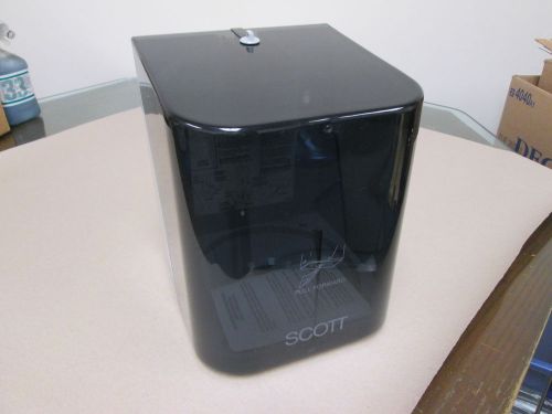 NIB Scott The Protector Jr  09336 Dispenser for roll products