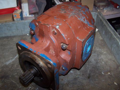 Parker hydraulic rotary vane gear pump 1-1/4&#034; ports 1-1/4&#034; splined shaft for sale