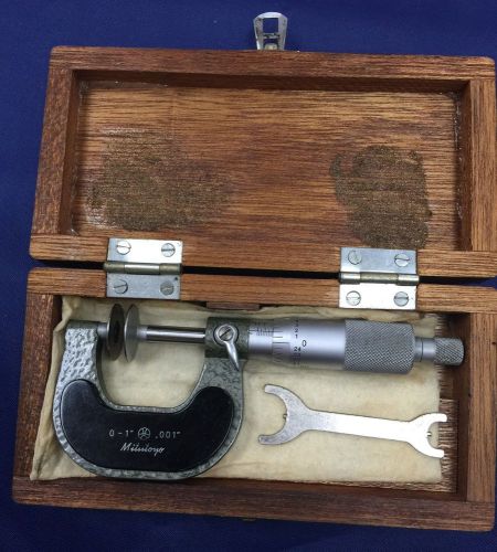 Mitutoyo 123-125A 0-1&#034; .001&#034; Micrometer in Wooden box