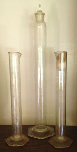 LOT PYREX 1 250 ml  &amp; 2 100 ml  Graduated Cylinders