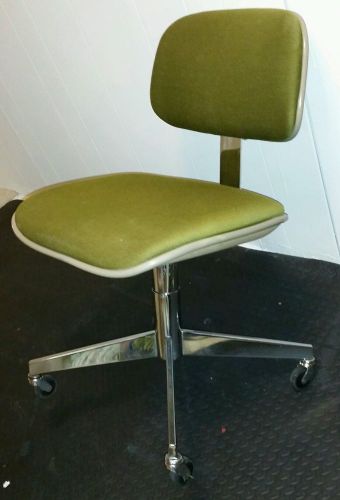 Mid Century Steelcase Avocado Green Office Chair in Excellent Condition