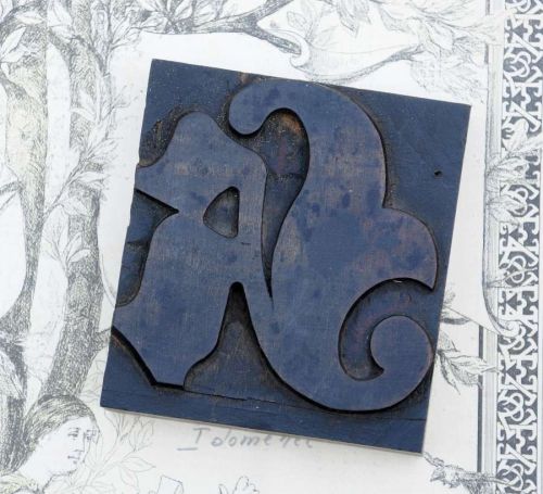 letter: K  blackletter wood type 3.54&#034; woodtype font letterpress printing block
