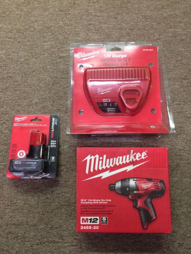 Milwaukee M12 Cordless No Hub Coupliing Drill Driver with battery/charger
