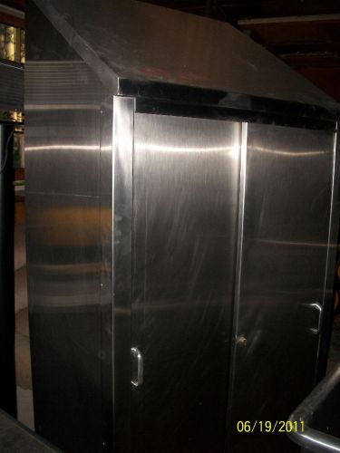 4 feet stainless steel cabinet, with shelves for sale