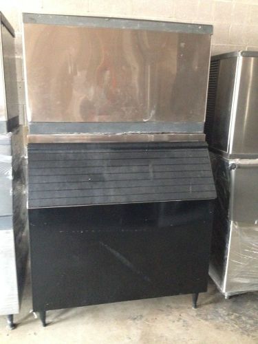 Used SCOTSMAN Commercial Cube Machine 1850 lbs ice (CME-1856WS) &amp; 900 lb Ice Bin