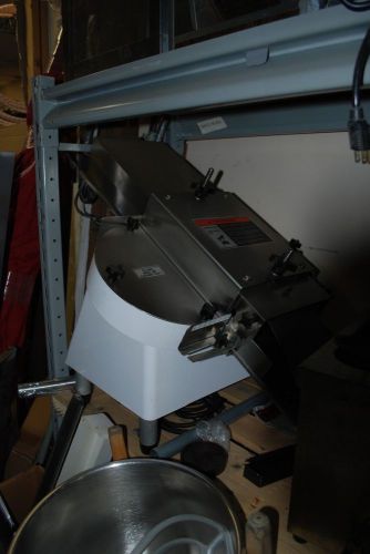 Oliver Bun and  Bagel Slicer Model 702N