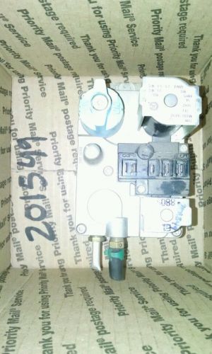 Used---White Rodgers 36E93 303 Gas Valve, Carrier EF32CB198A---used