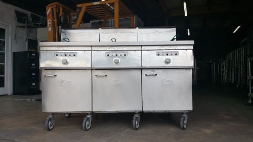 KEATING NATURAL GAS FRYER WITH 3 POTS, EACH 18&#034; SQUARE WITH 68LB FAT CAPACITY, 1