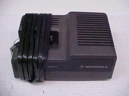 Motorola ht600 p200 mt1000 portable radio later rapid charger ntn4633c loc#a699