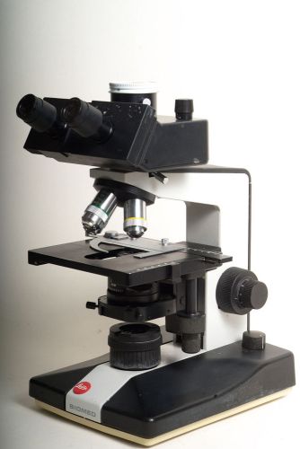 Leica Leitz BioMed Microscope with 3 Objective lenses