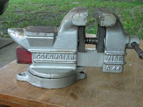 Vintage Columbian C 44 Swivel Bench Vise w/ Anvil End 4&#034; Jaw &amp; Pipe Holder EXC